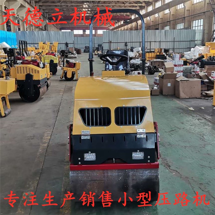 1.5吨全液压压路机08
